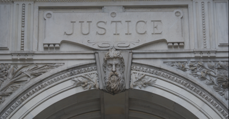 Photo of a courthouse
